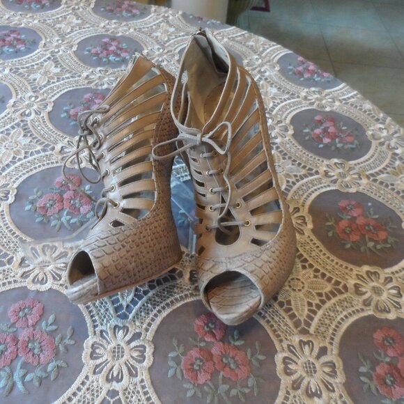 Christian Dior Beige Snake Embosed Lace Up Ankle Boots Size 38 1/2B - Picture 2 of 16